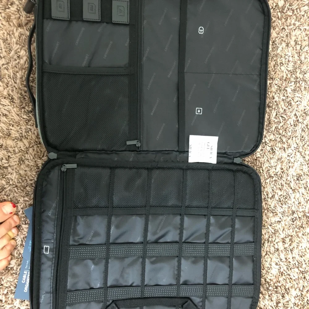 NWT Bagsmart Laptop Carrying Case